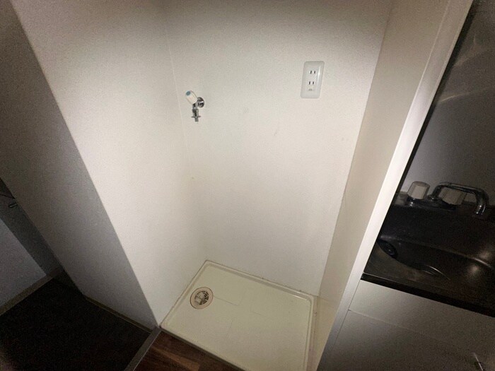 物件内観写真10　(洗濯機置場)