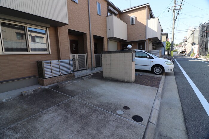 物件外観写真4　(駐車場)