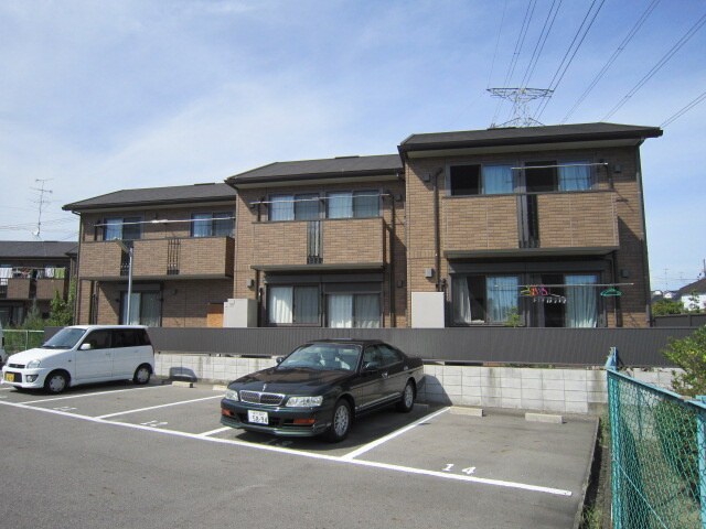 物件外観写真2　(駐車場)