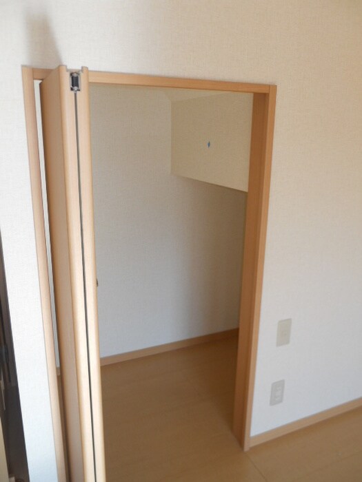 物件内観写真6　(収納)