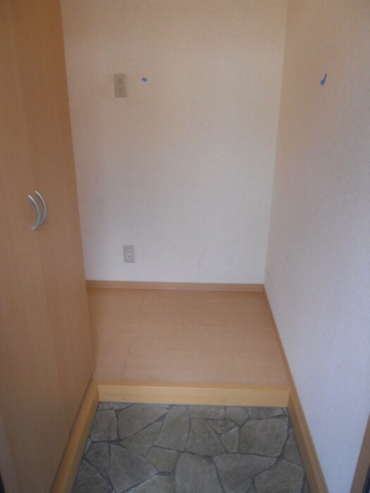 物件内観写真12　(玄関)