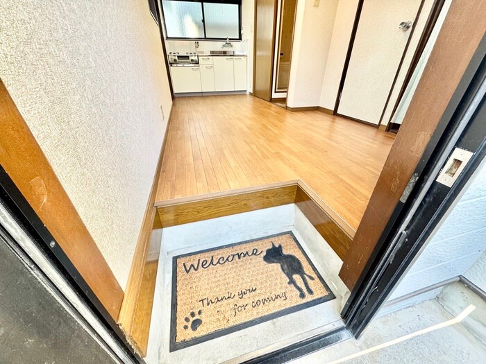 物件内観写真12　(玄関)