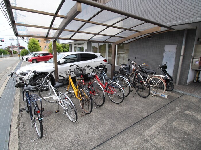 物件外観写真3　(駐輪場)