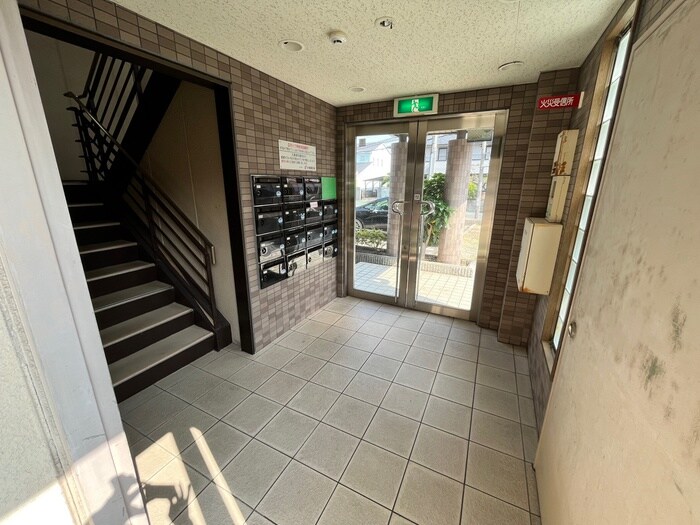 物件外観写真4　(エントランス部分)