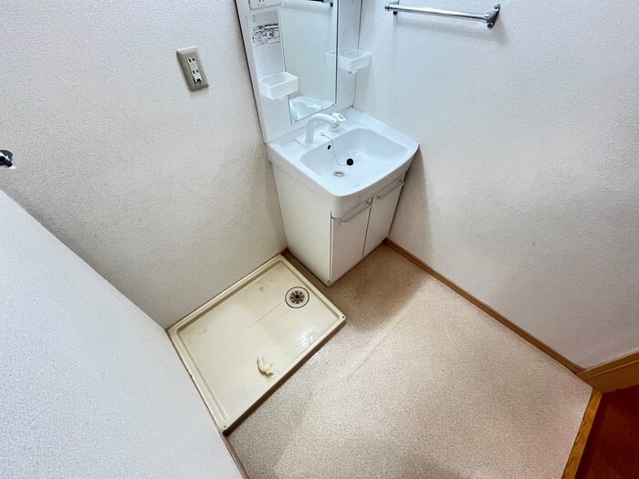 物件内観写真11　(洗濯機置場)