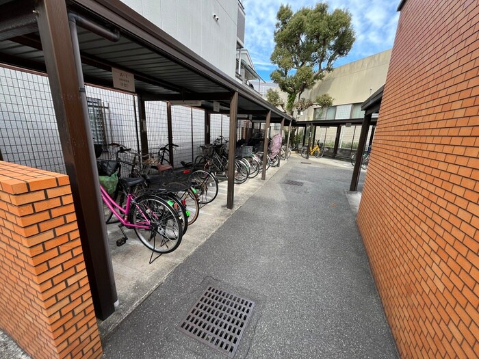 物件外観写真5　(駐輪場)