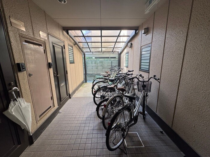物件外観写真5　(駐輪場)