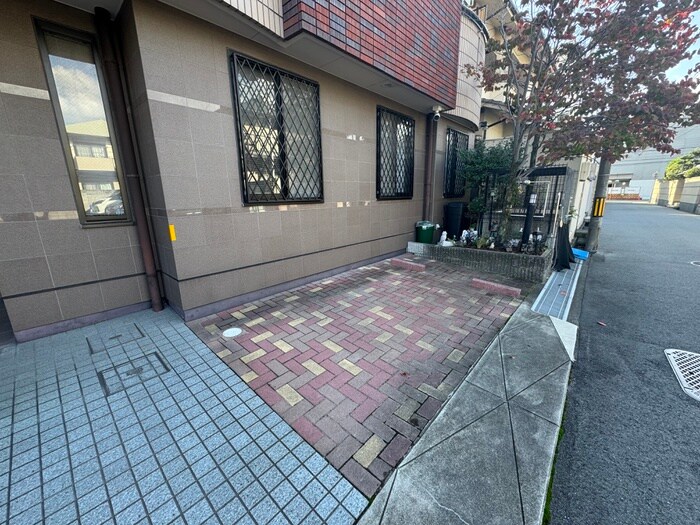 物件外観写真6　(駐車場)