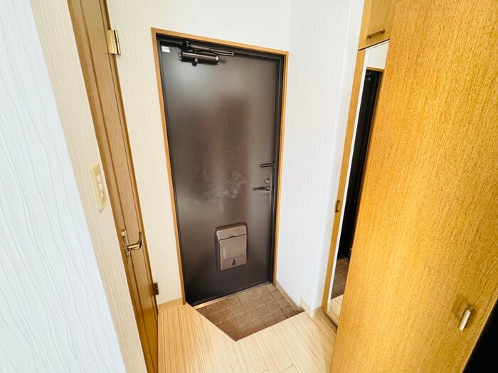 物件内観写真14　(玄関)
