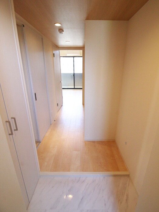 物件内観写真7　(玄関)