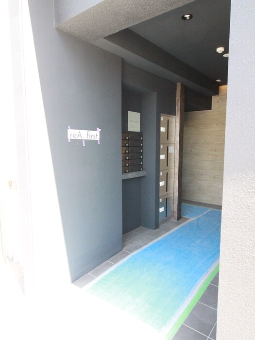 物件外観写真4　(エントランス部分)