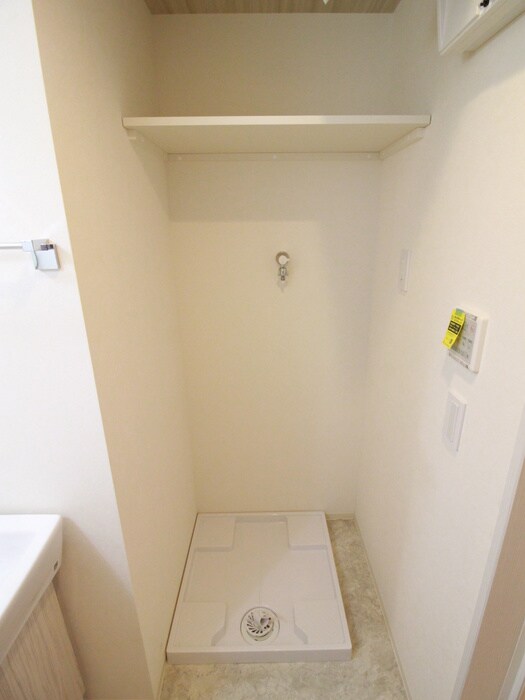 物件内観写真10　(洗濯機置場)