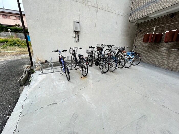 物件外観写真3　(駐輪場)