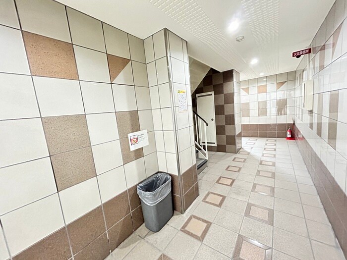 物件外観写真5　(エントランス部分)