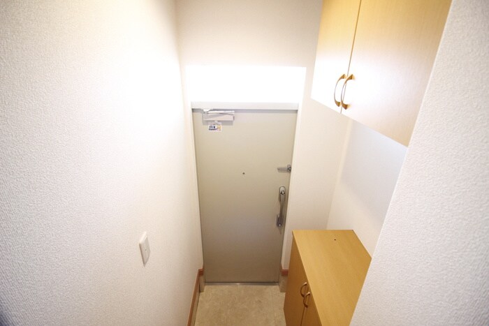 物件内観写真16　(玄関)