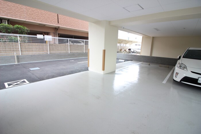物件外観写真5　(駐車場)