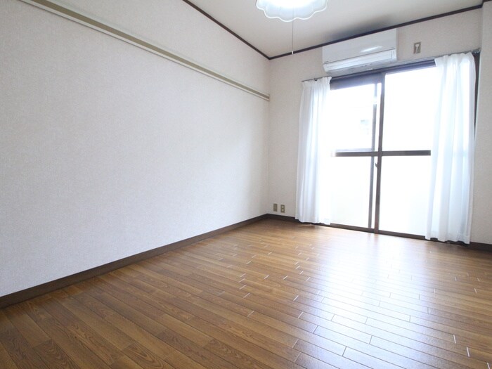 物件内観写真4　(居室)