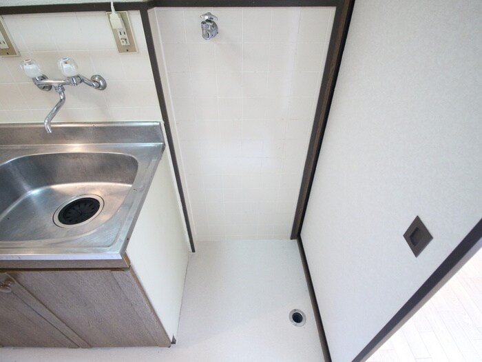 物件内観写真12　(洗濯機置場)