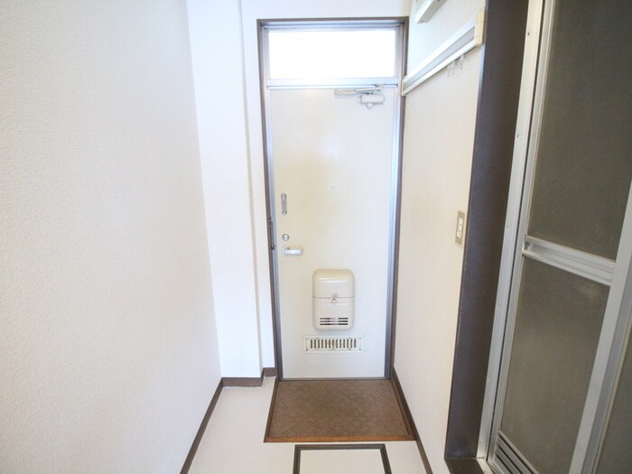 物件内観写真18　(玄関)