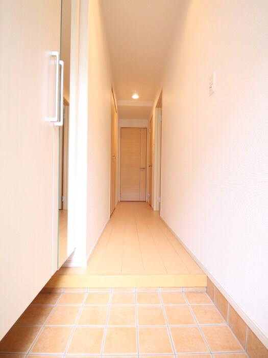 物件内観写真7　(玄関)