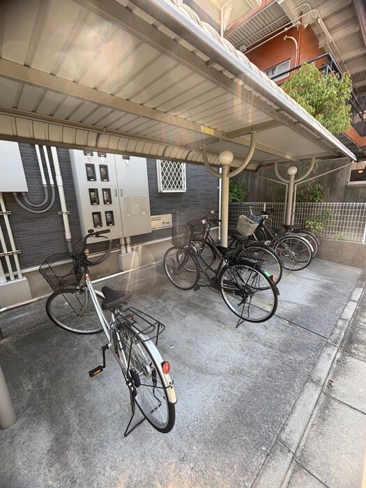 物件外観写真4　(駐輪場)