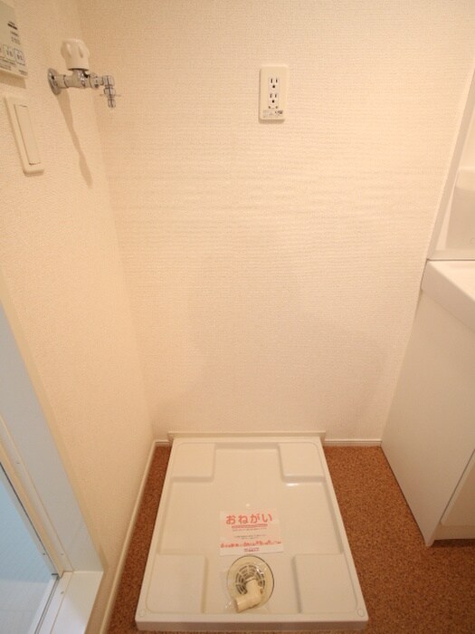 物件内観写真14　(洗濯機置場)