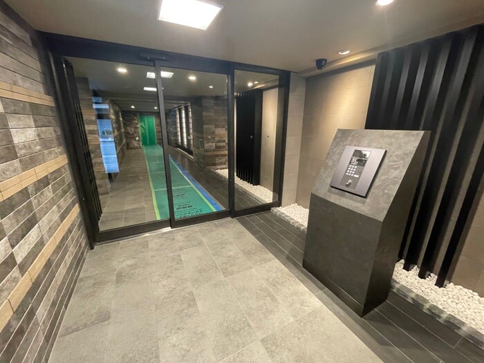 物件外観写真3　(エントランス部分)