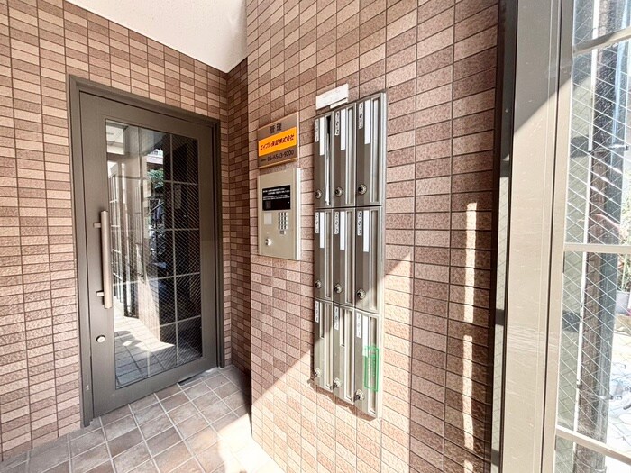 物件外観写真4　(エントランス部分)