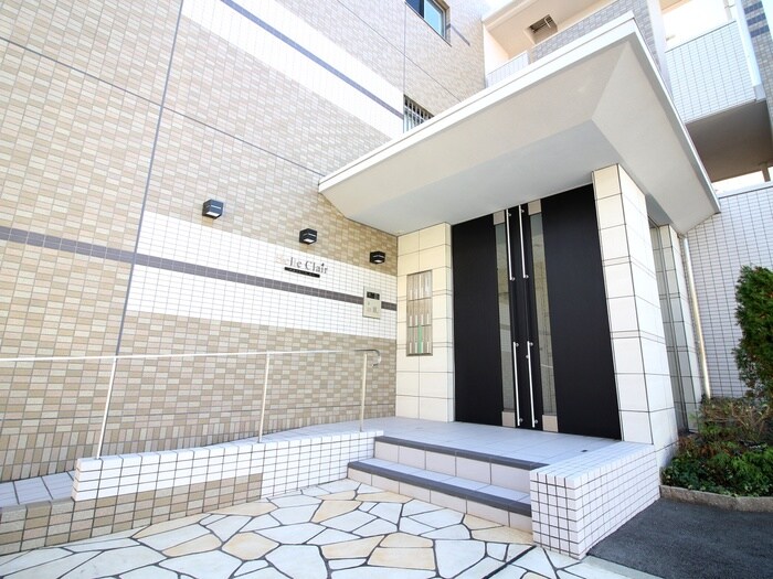 物件外観写真2　(エントランス部分)