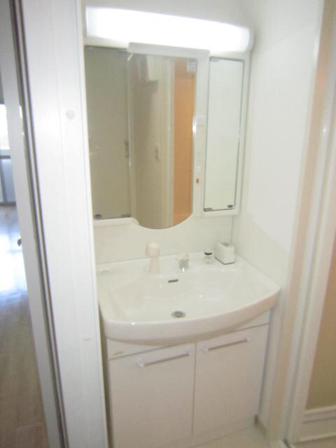 物件内観写真8　(洗面)