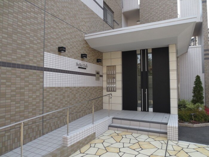 物件外観写真5　(エントランス部分)