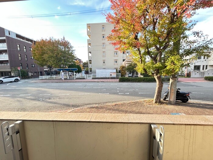 物件内観写真11　(室内からの展望)