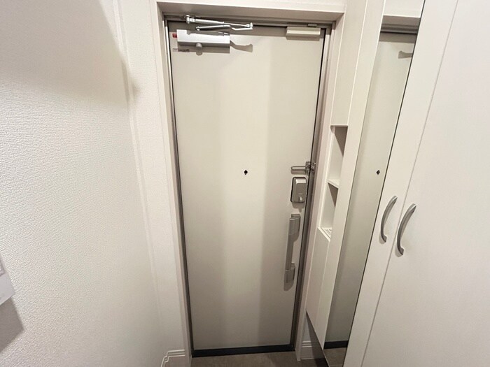 物件内観写真16　(玄関)