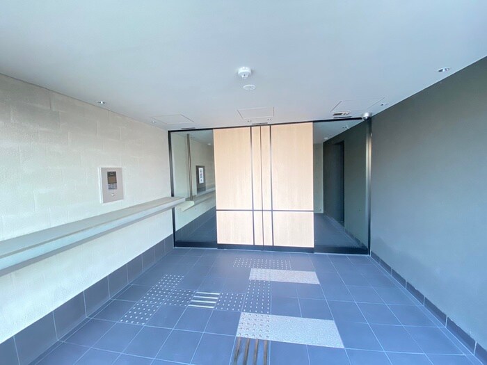 物件外観写真5　(エントランス部分)