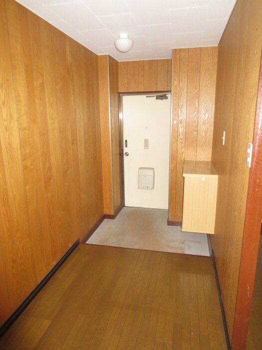 物件内観写真10　(玄関)