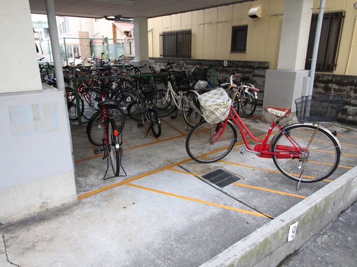 物件外観写真5　(駐輪場)