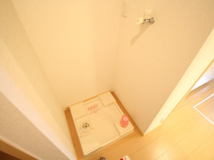 物件内観写真14　(洗濯機置場)