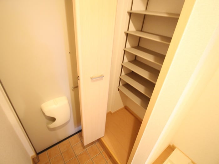 物件内観写真18　(靴箱)