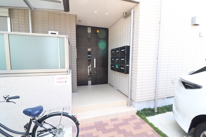 物件外観写真4　(エントランス部分)