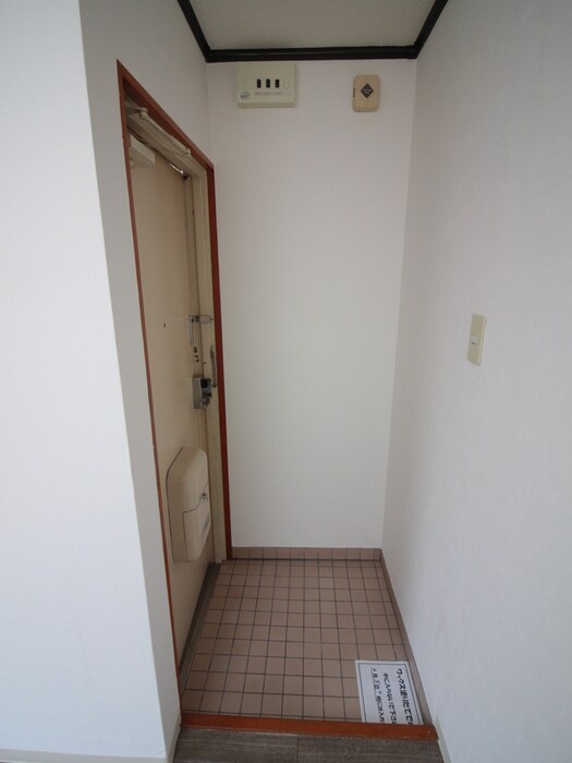 物件内観写真7　(玄関)