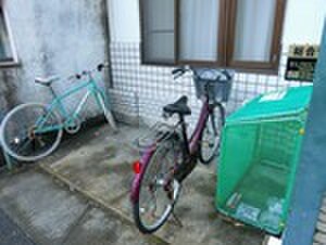 物件外観写真4　(駐輪場)