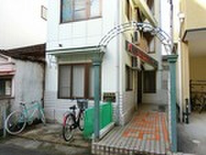 物件外観写真5　(エントランス部分)