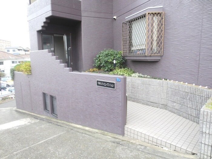 物件外観写真2　(エントランス部分)