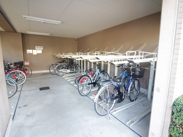 物件外観写真5　(駐輪場)
