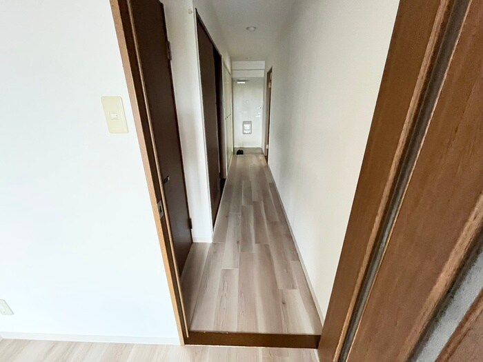 物件内観写真18　(廊下)
