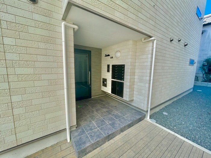 物件外観写真3　(エントランス部分)