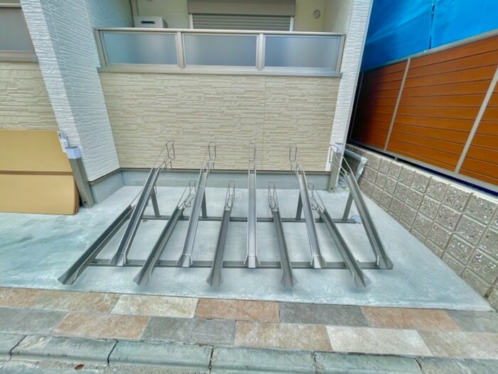 物件外観写真3　(駐輪場)