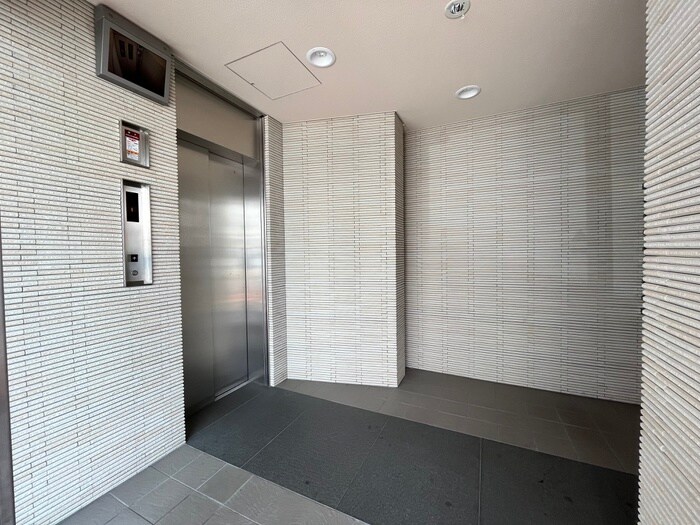 物件外観写真4　(エントランス部分)