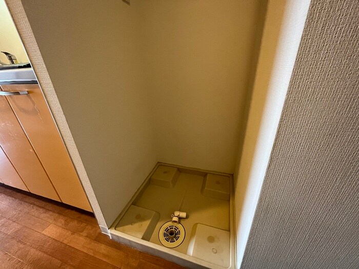 物件内観写真10　(洗濯機置場)