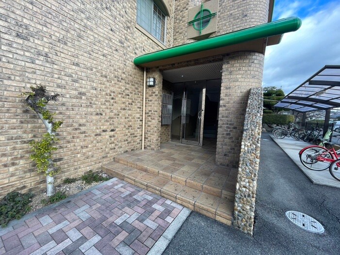 物件外観写真4　(エントランス部分)